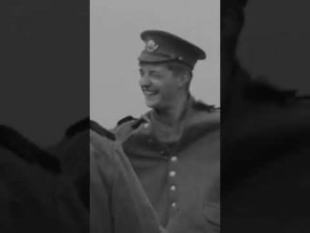 Враг показал фотографию своей семьи...